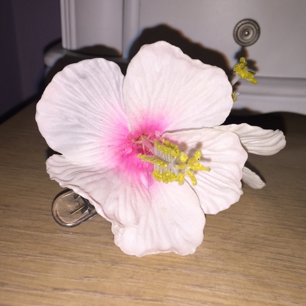 Hawaiian flower hair clip